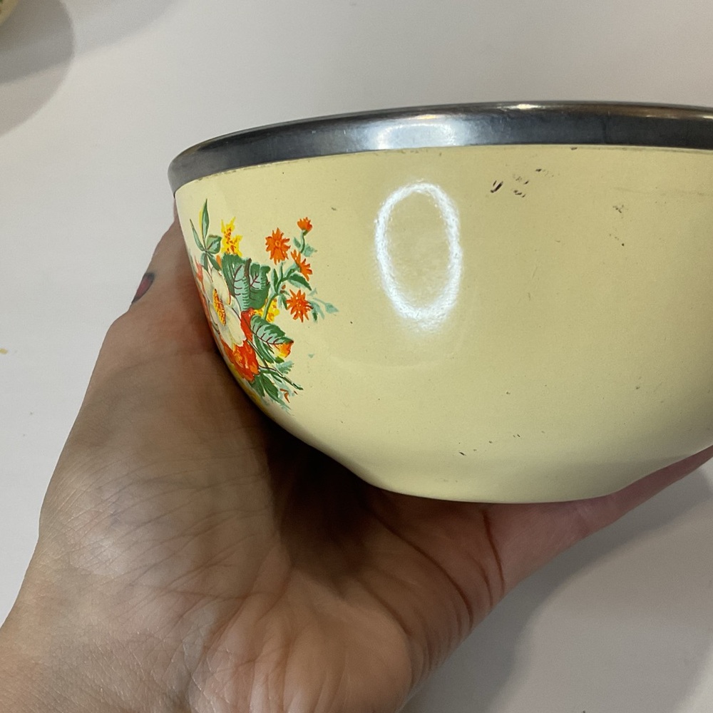 Vintage Kitchenmate MCM cream & orange floral enamel dessert bowls 4.5” - Picture 13 of 15